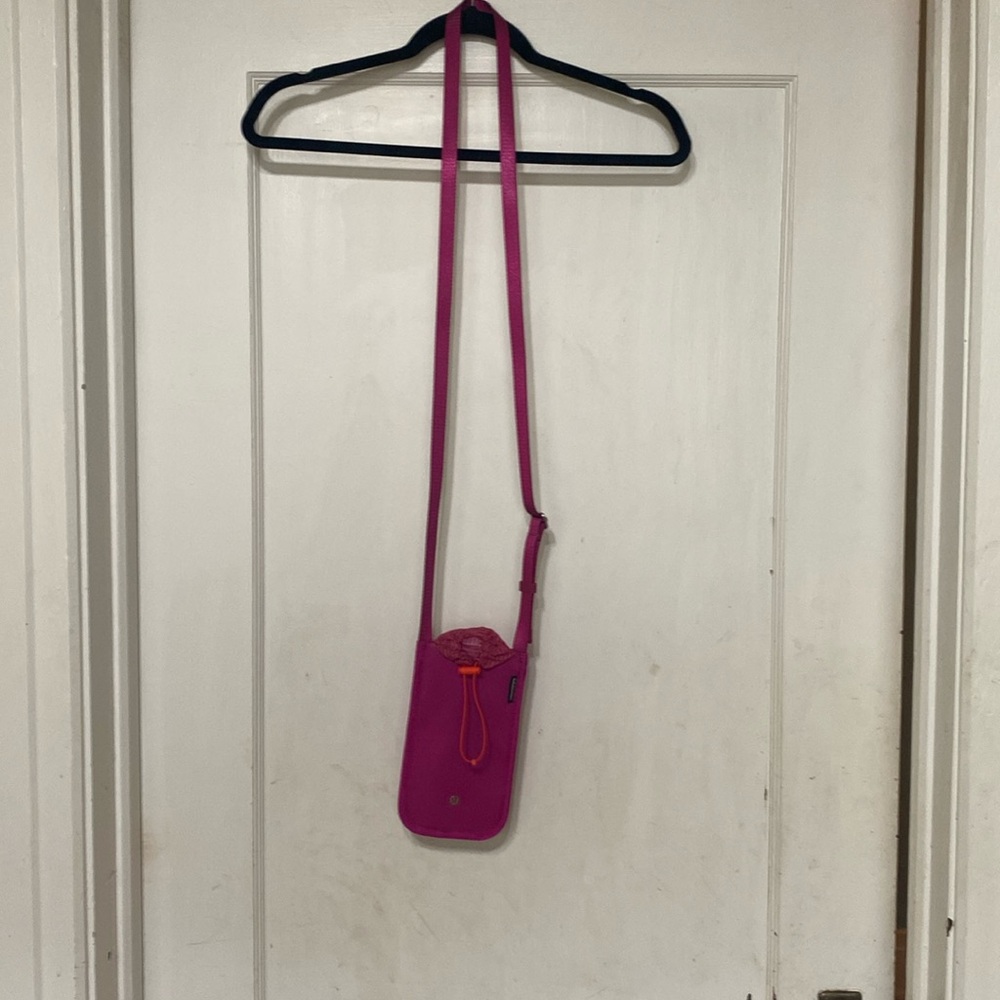 LULULEMON  CROSSBODY  PHONE POUCH